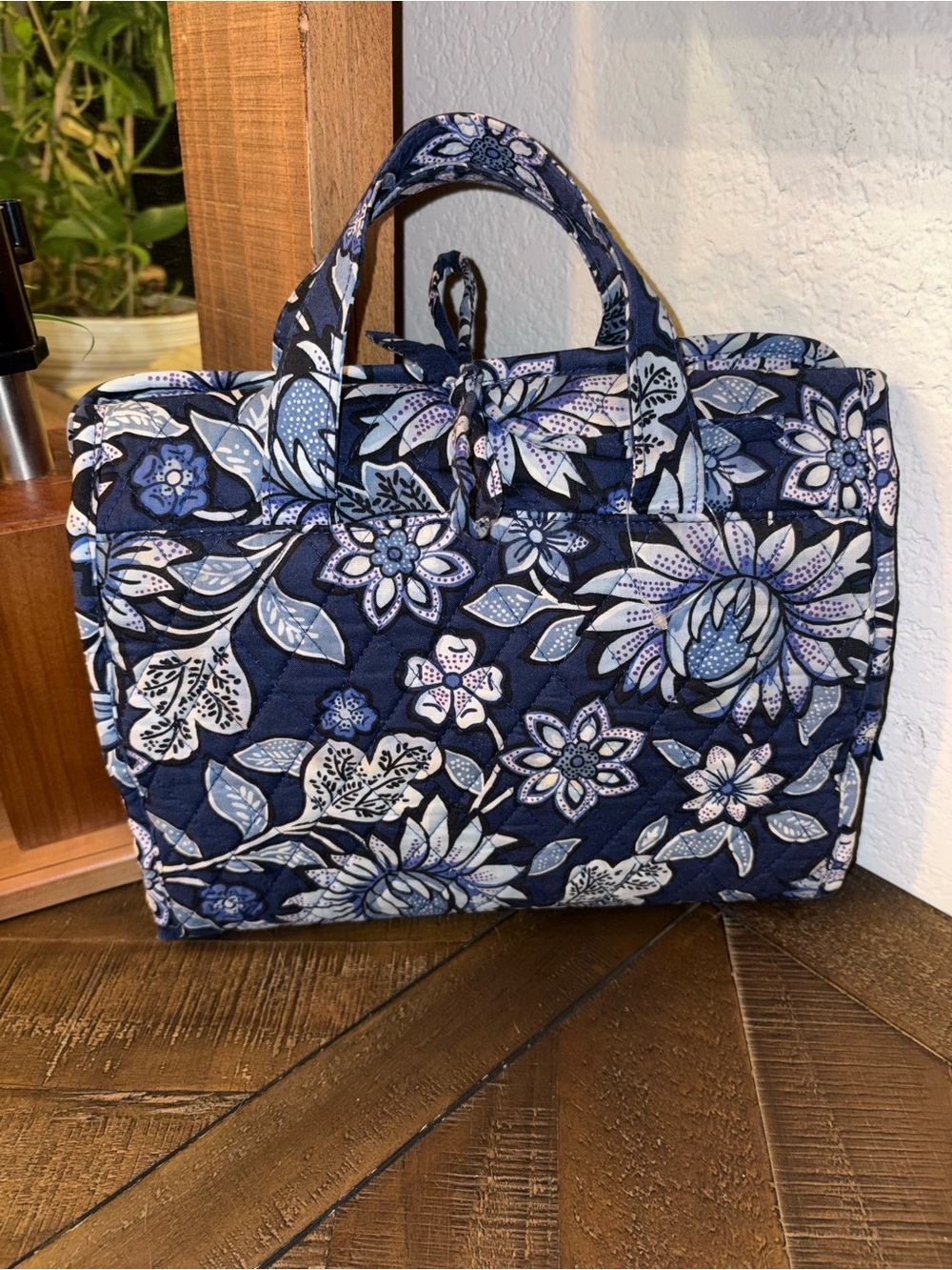 Vera Bradley Hanging Travel Organizer Blue Floral Quilted Toiletry Cosmetic Bag - Picture 3 of 9